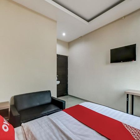 Oyo 90986 Hotel Srikandi Adisucipto Kalasan Екстер'єр фото