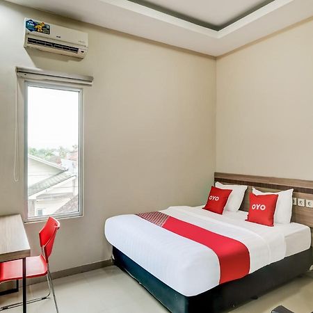 Oyo 90986 Hotel Srikandi Adisucipto Kalasan Екстер'єр фото