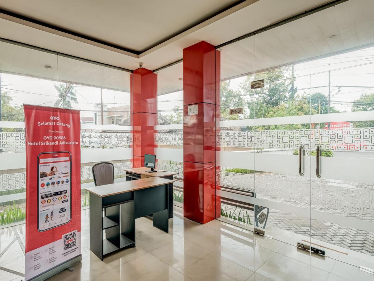 Oyo 90986 Hotel Srikandi Adisucipto Kalasan Екстер'єр фото