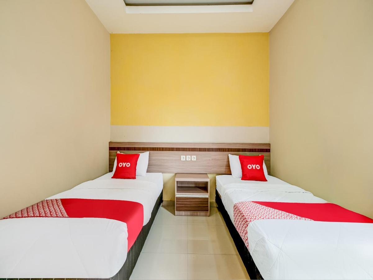 Oyo 90986 Hotel Srikandi Adisucipto Kalasan Екстер'єр фото
