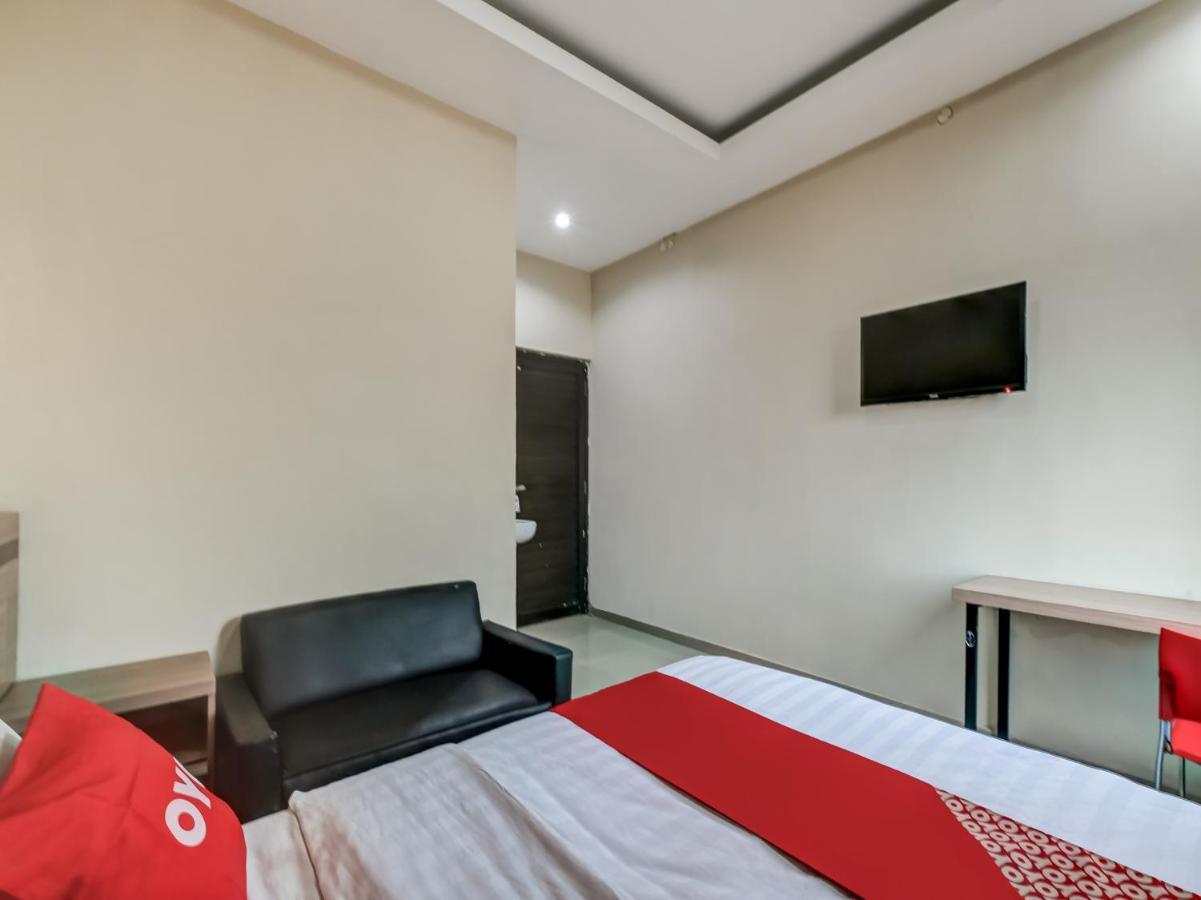 Oyo 90986 Hotel Srikandi Adisucipto Kalasan Екстер'єр фото