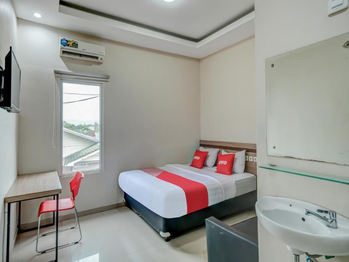 Oyo 90986 Hotel Srikandi Adisucipto Kalasan Екстер'єр фото