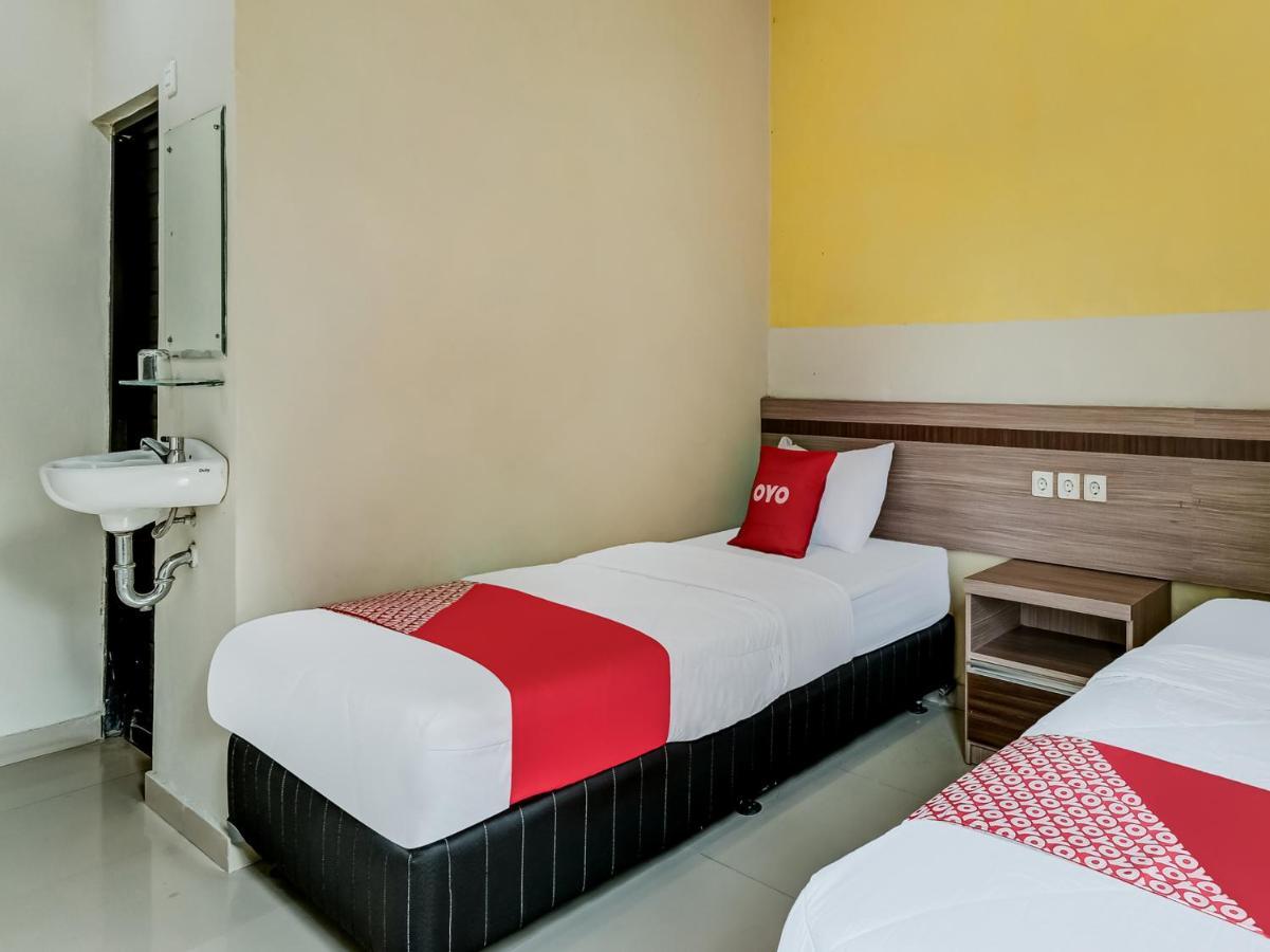 Oyo 90986 Hotel Srikandi Adisucipto Kalasan Екстер'єр фото
