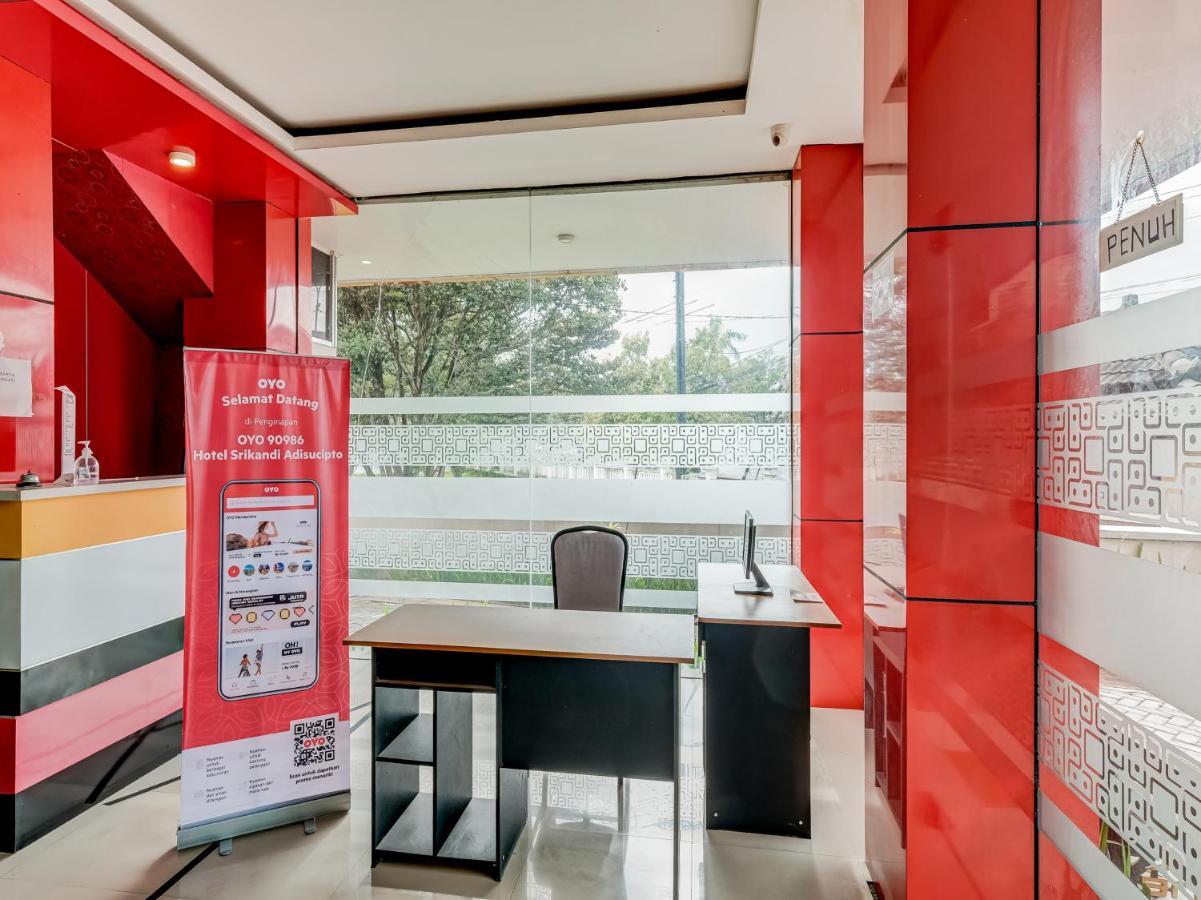 Oyo 90986 Hotel Srikandi Adisucipto Kalasan Екстер'єр фото