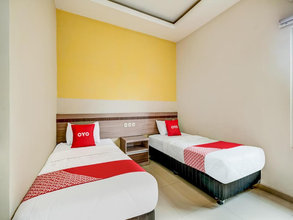 Oyo 90986 Hotel Srikandi Adisucipto Kalasan Екстер'єр фото