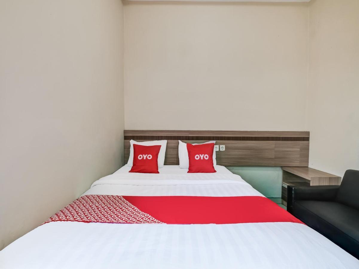 Oyo 90986 Hotel Srikandi Adisucipto Kalasan Екстер'єр фото
