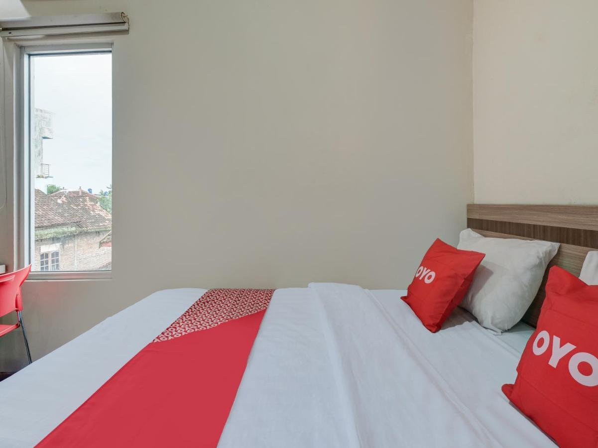 Oyo 90986 Hotel Srikandi Adisucipto Kalasan Екстер'єр фото