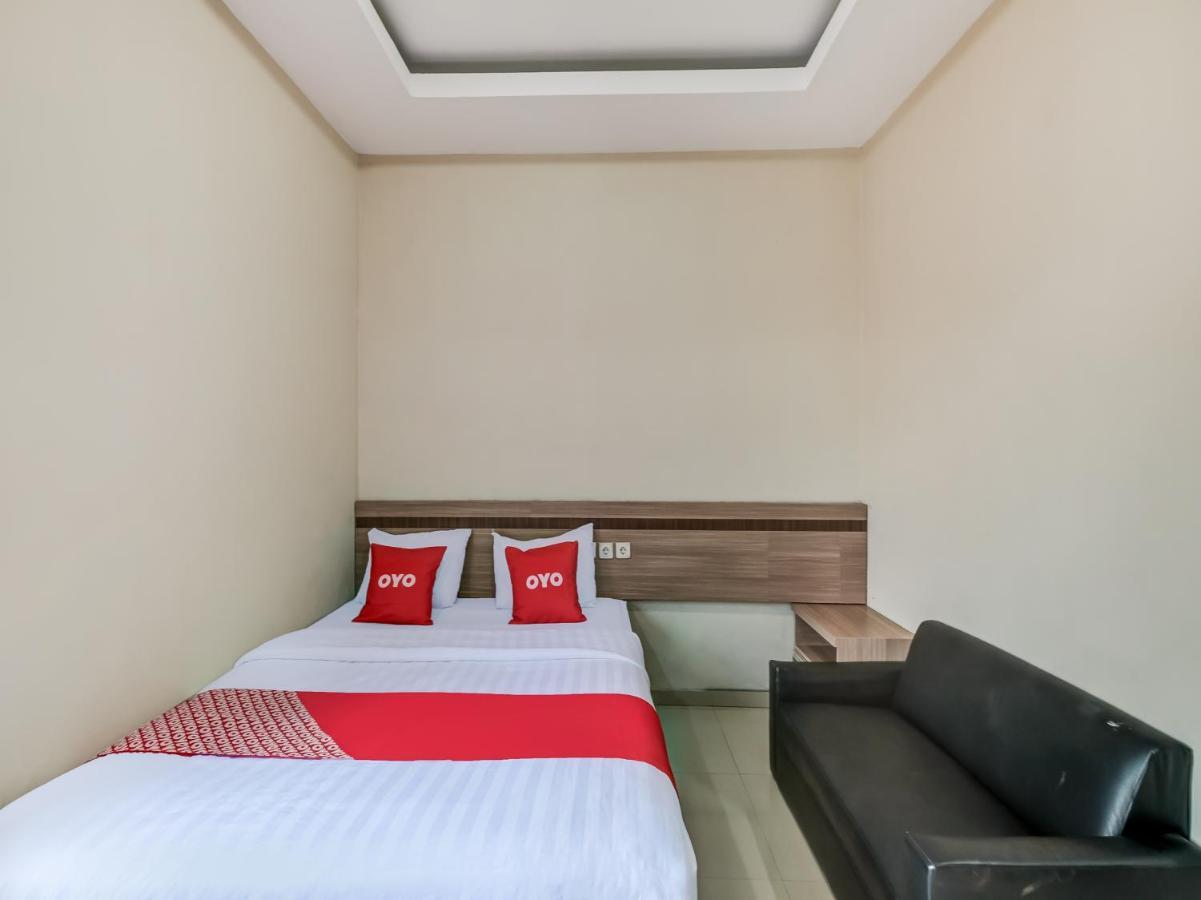 Oyo 90986 Hotel Srikandi Adisucipto Kalasan Екстер'єр фото