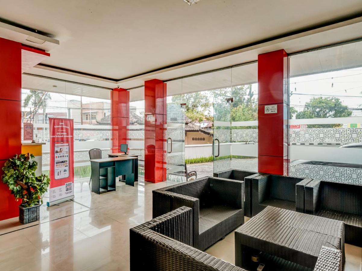 Oyo 90986 Hotel Srikandi Adisucipto Kalasan Екстер'єр фото