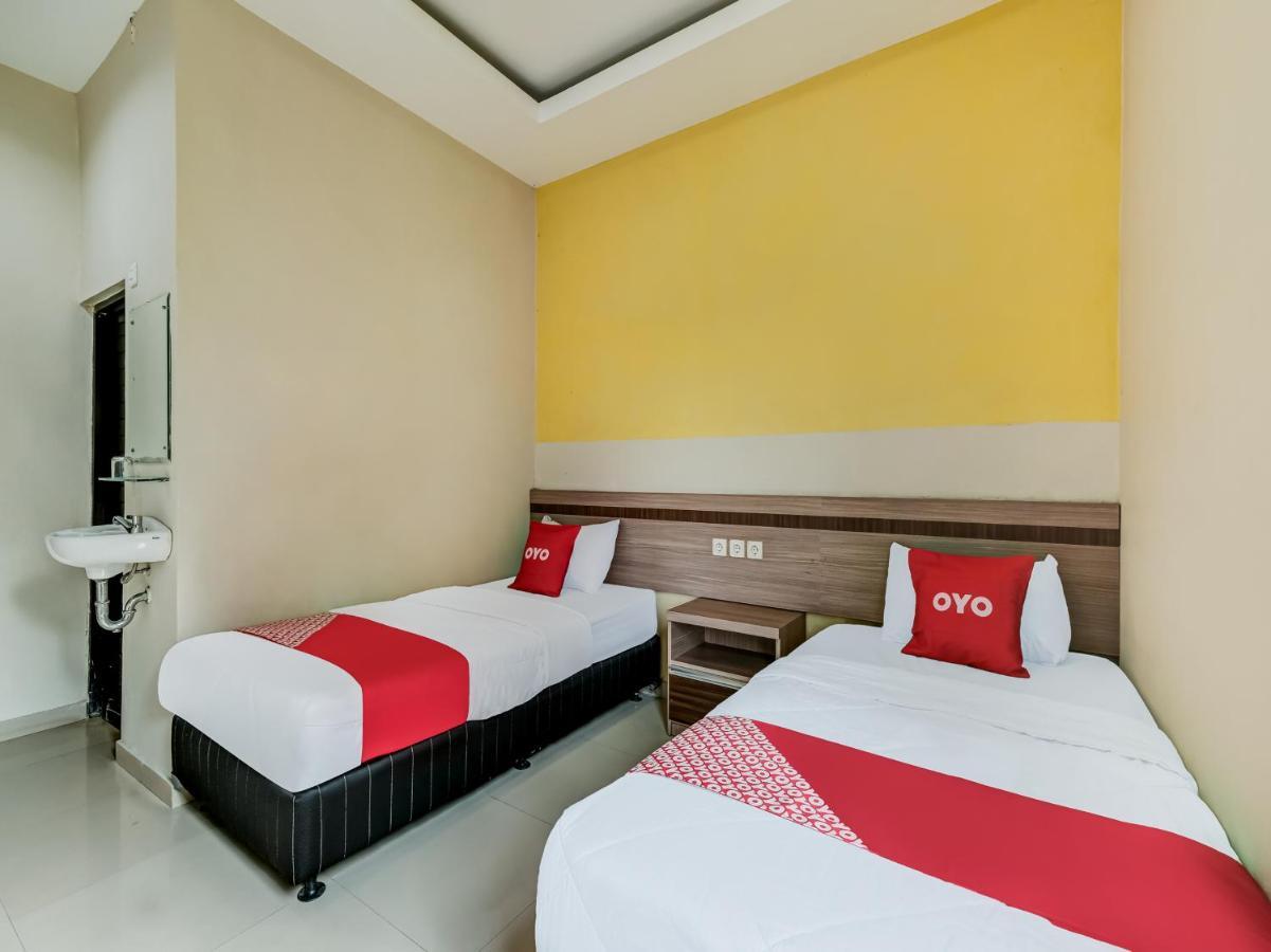 Oyo 90986 Hotel Srikandi Adisucipto Kalasan Екстер'єр фото