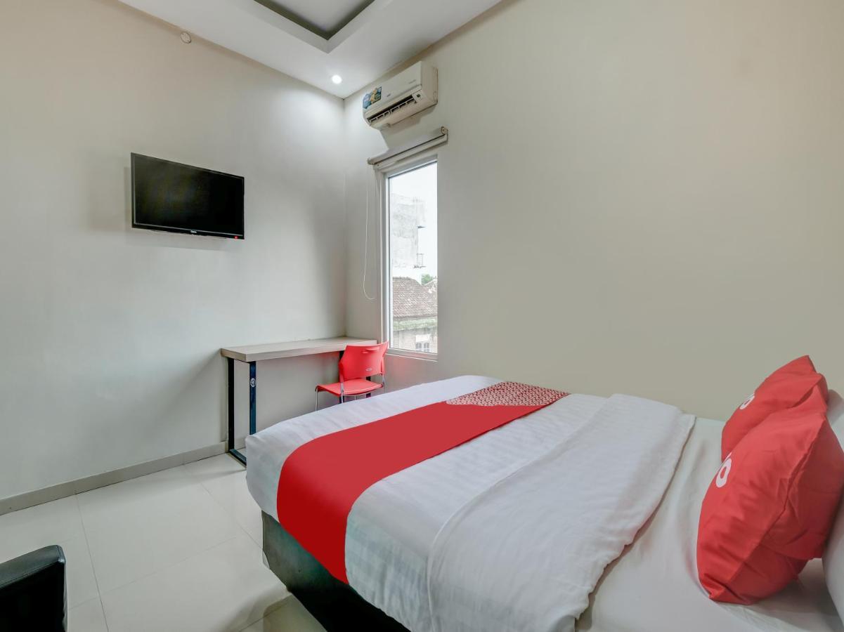 Oyo 90986 Hotel Srikandi Adisucipto Kalasan Екстер'єр фото
